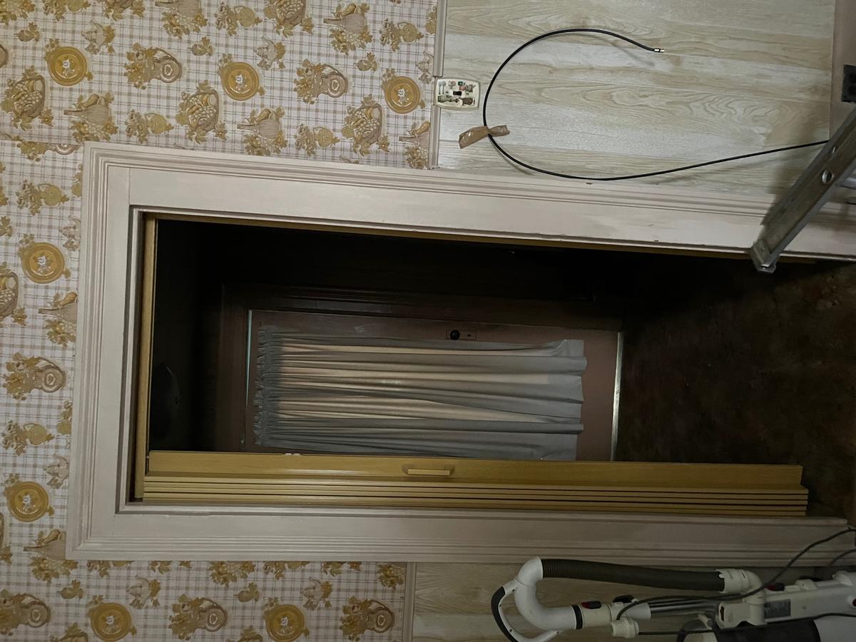 Erie PA hallway — vintage fruit wallpaper, original bi-fold door, dated throughout